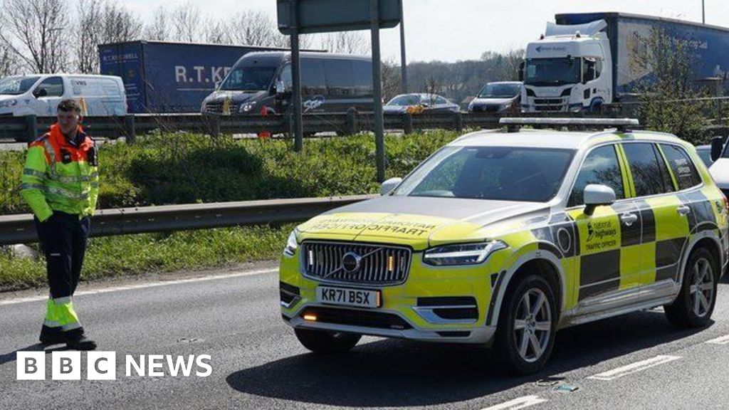 Berkshire: A34 shut after car melts into carriageway