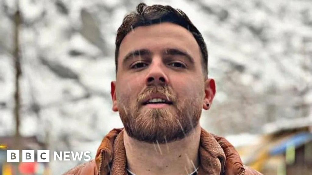 26 годишен ирански мъж който според съобщенията е бил осъден