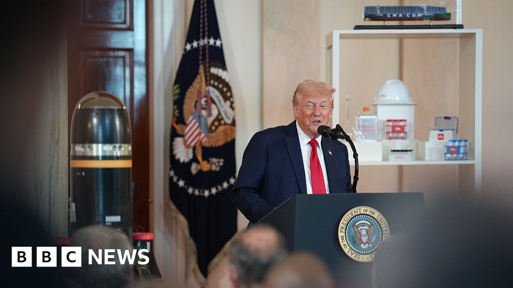 Trump tells business chiefs he needs 'little bit of time' as US economy shrinks thumbnail