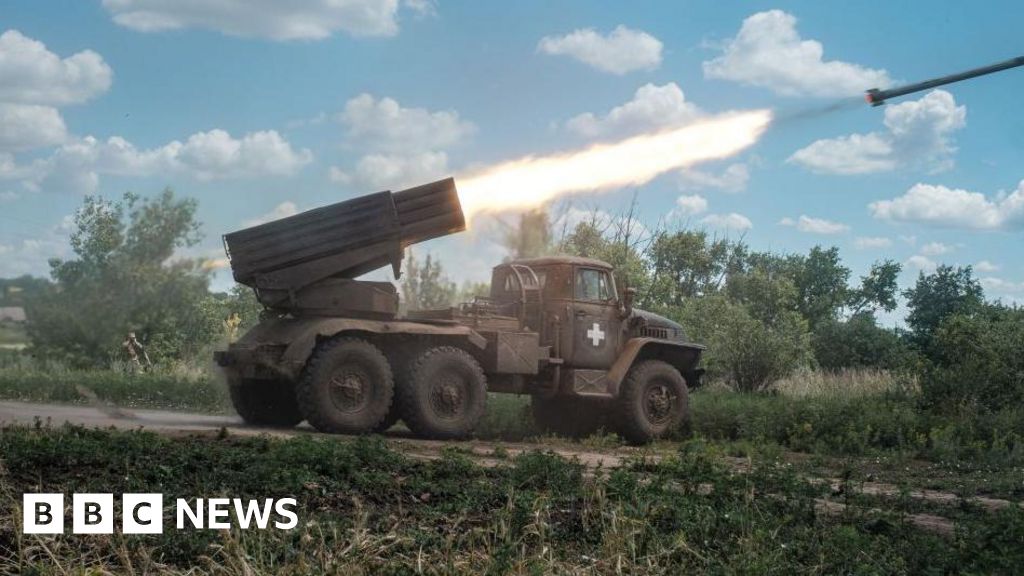 Russian Forces Advance on Pokrovsk, Ukraine