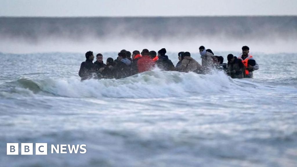 Migrant removed to France returns to UK on small boat thumbnail