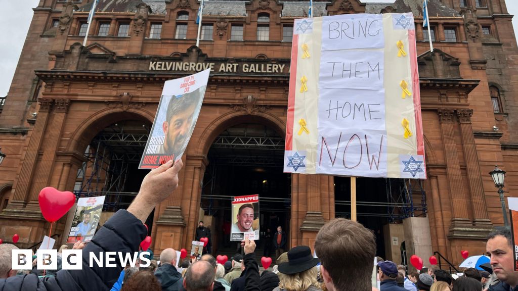 Vigil held  in Glasgow ahead of 7 October attacks anniversary