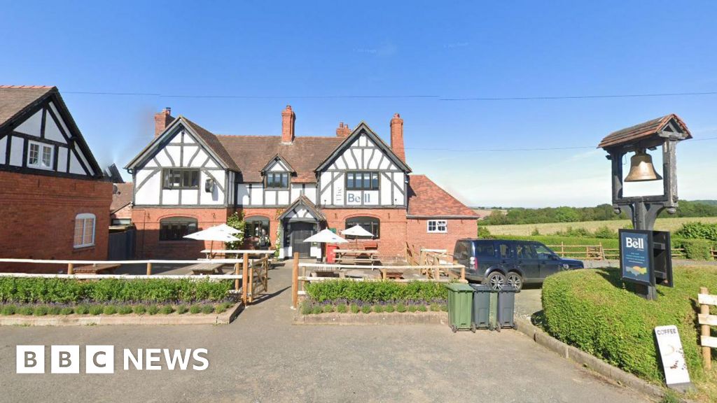 Villagers in Pensax bid to raise £450k to save pub 