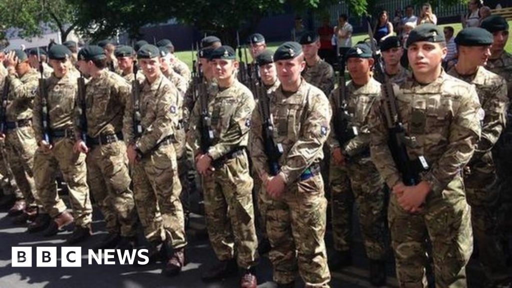 Queen's Royal Hussars in Worcester freedom parade BBC News