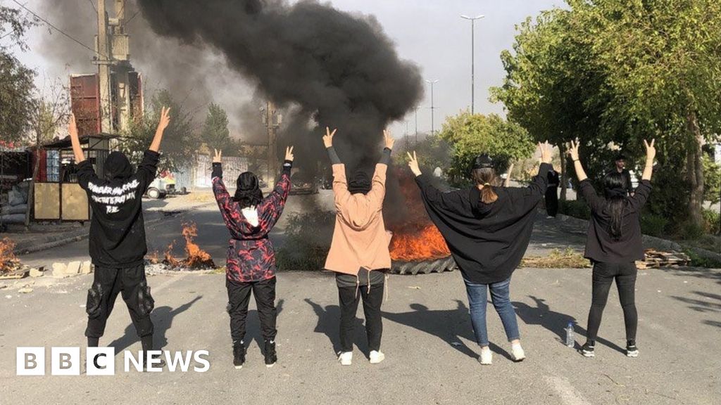 Iran protests: Police sacked after clashes in Zahedan