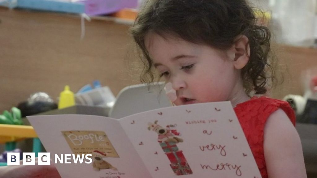 Heart transplant girl Evie Green gets hundreds of Christmas cards - BBC ...