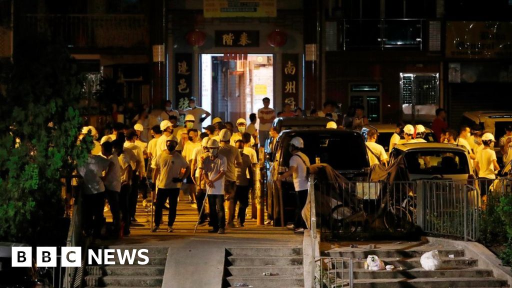 Hong Kong protests: Armed mob storms Yuen Long station