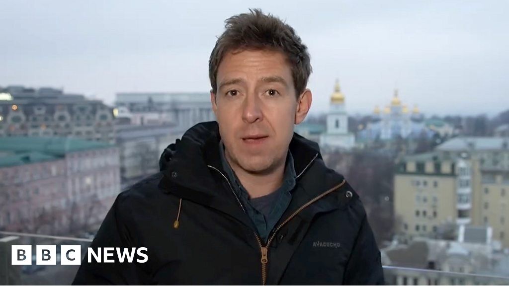 Ukraine conflict: Sirens heard during BBC reporter's broadcast in Kyiv