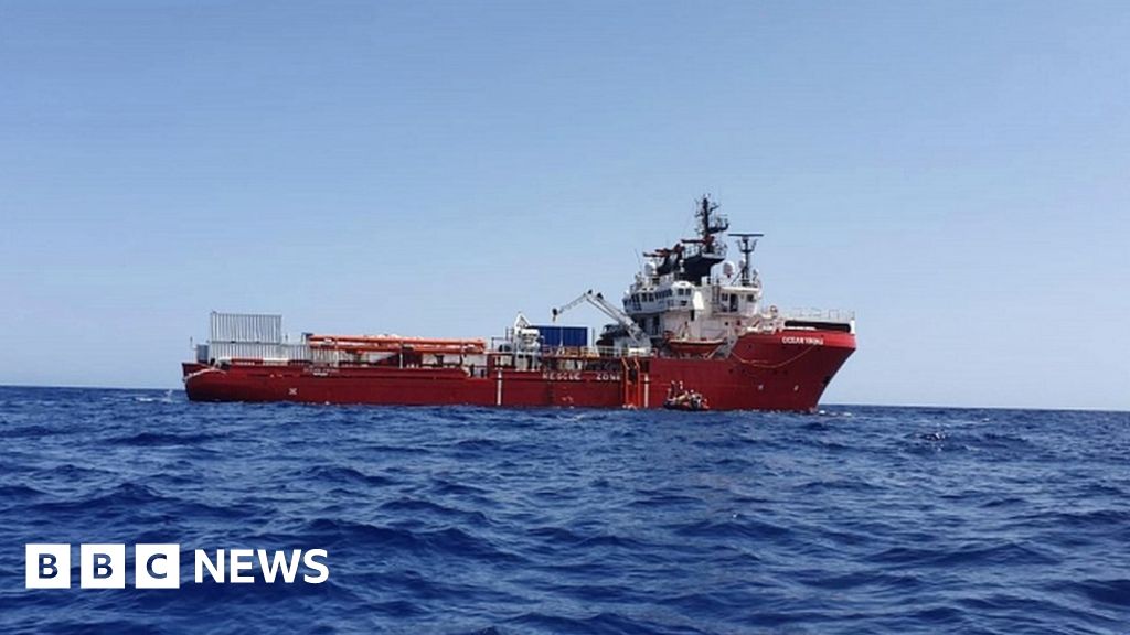 Ocean Viking: Rescued migrants disembark in Italy