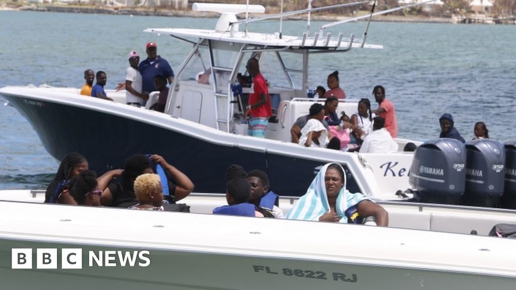 Hundreds flee chaos in storm-ravaged Bahamas
