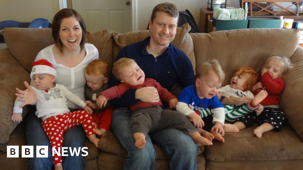 The 'controlled chaos' of raising sextuplets - BBC News