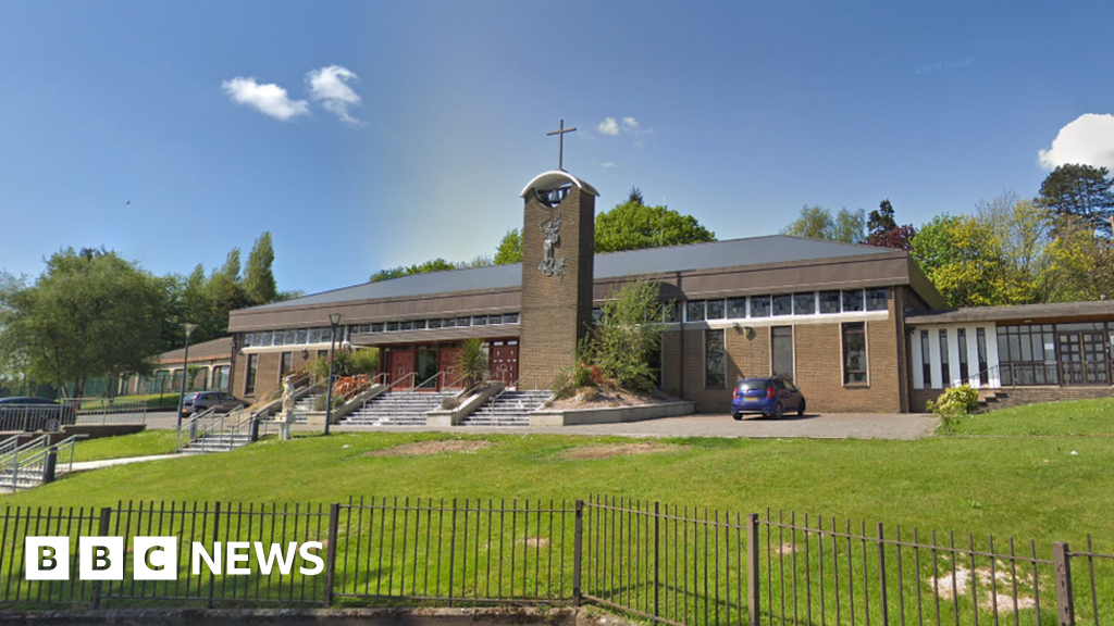 Belfast: Groom-to-be jailed for break-in at wedding church - BBC News