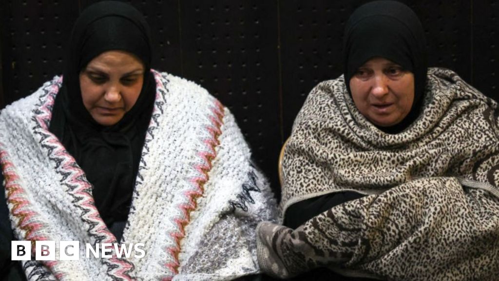 Israel indefinitely delays Palestinian prisoner release as hostages freed