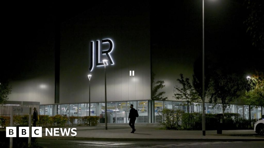 Jaguar Land Rover to Cut Hundreds of UK Jobs in Restructure