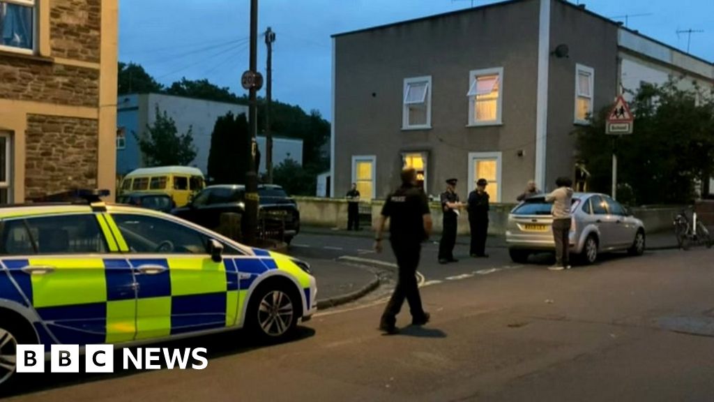 St Pauls stabbing Police in Bristol hunt men seen carrying machetes