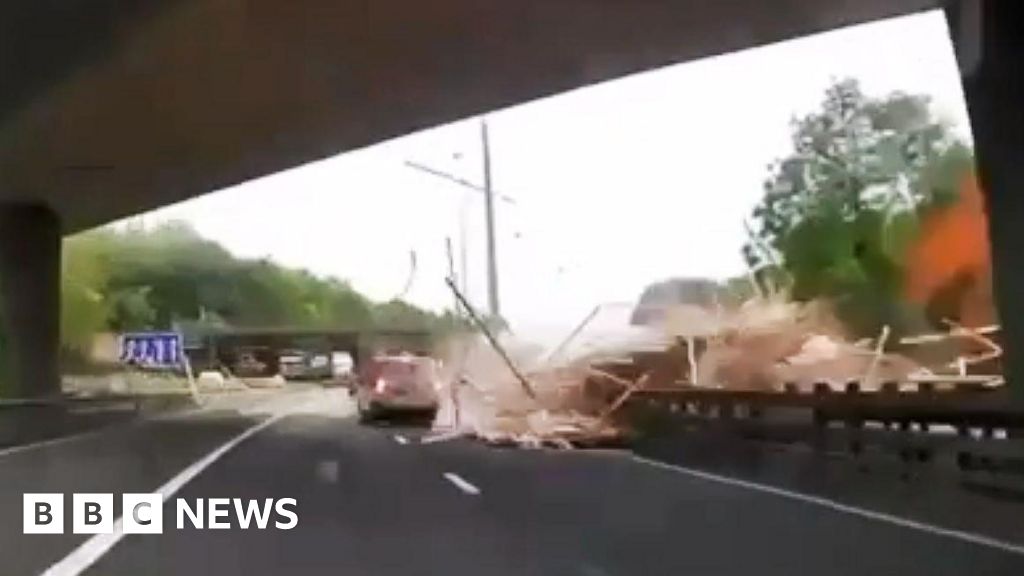 Lorry Load Falls Onto Glasgow M8 Killing Driver, Causing 12-Hour Road Closure