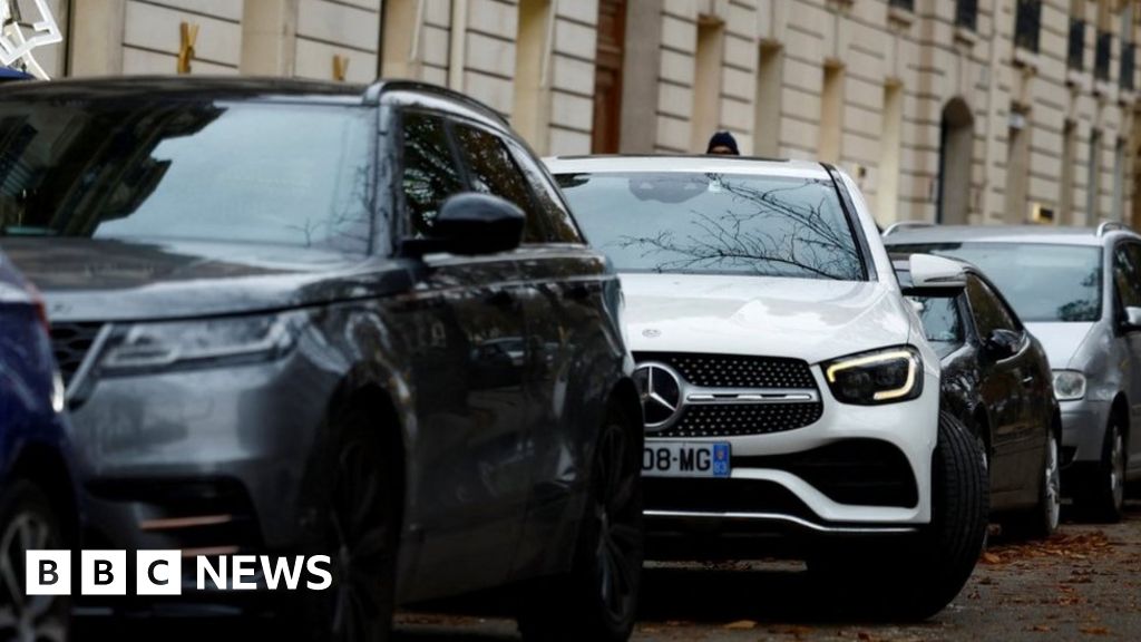 Парижани одобриха рязко покачване на процента на паркиране на SUV