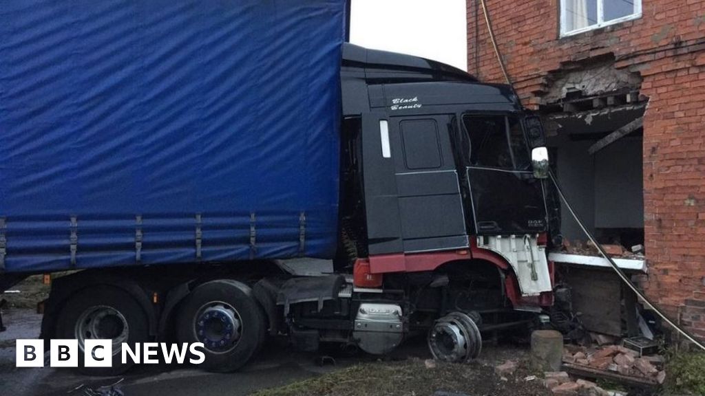 Major Road Closed For Weeks After Lorry Crashes Into House Near