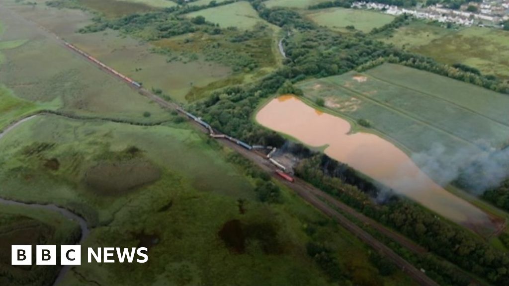 Diesel spill after train derails and catches ablaze declared 'major(03)