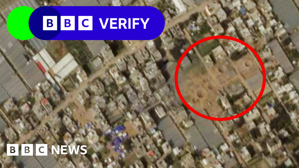 Нови сателитни изображения разкриват големи кратери в град Рафа в