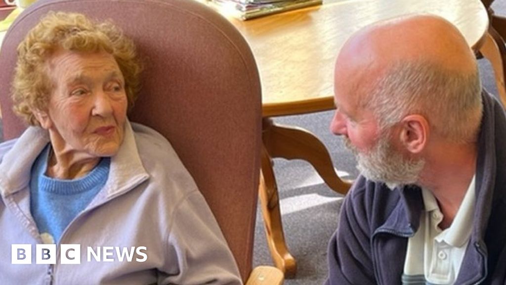 Dementia: Carer encourages other men to seek support
