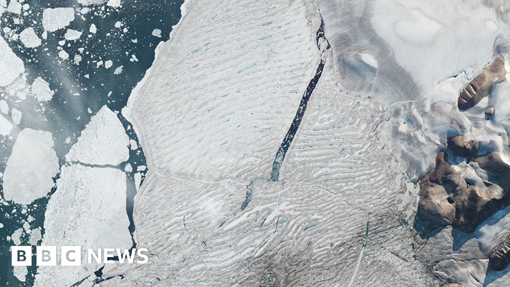 Milne Ice Shelf: Satellites capture Arctic ice split