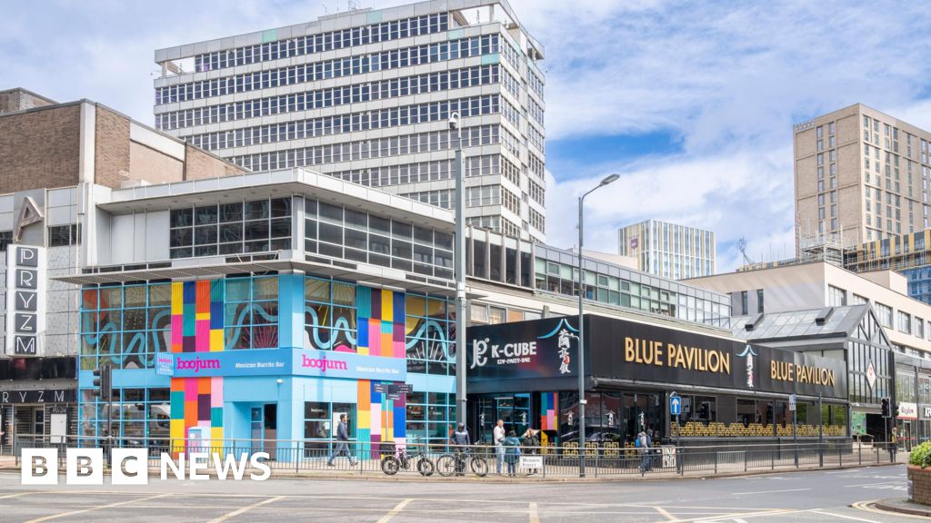 Leeds’ Merrion shopping centre celebrates 60 years – BBC News