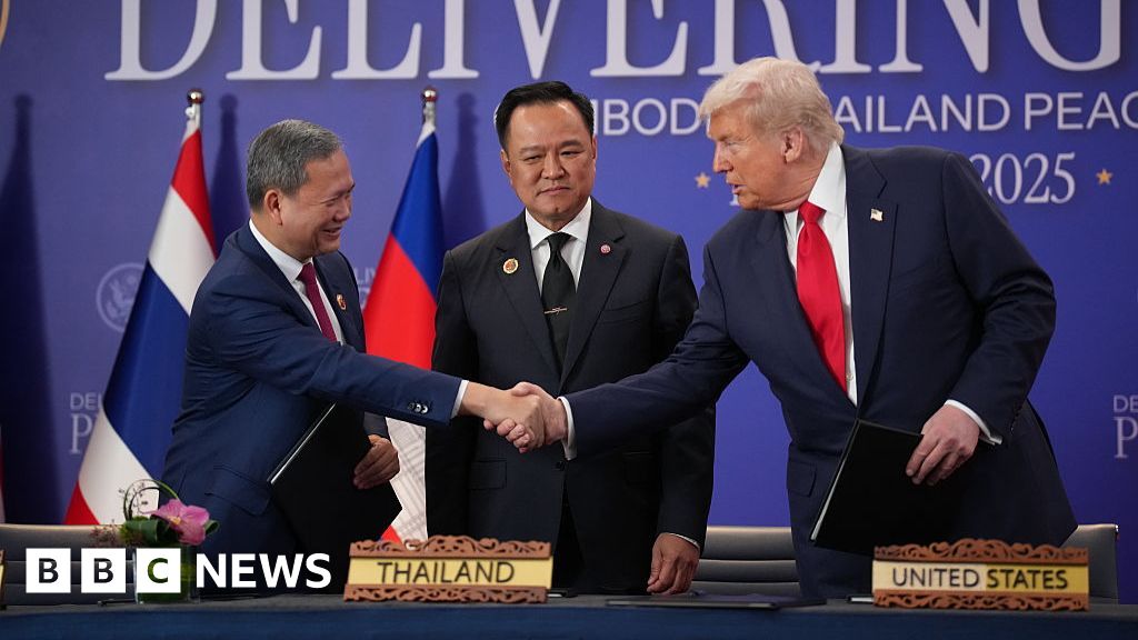Trump in Malaysia: Dancing and a 'peace deal'