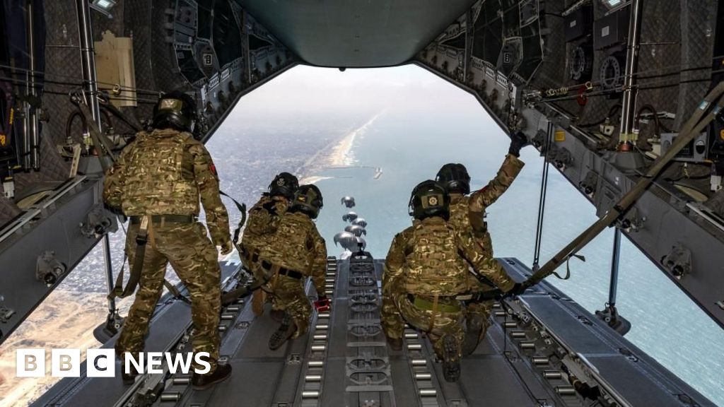 Starmer suggests UK will play role in Gaza aid air drops thumbnail