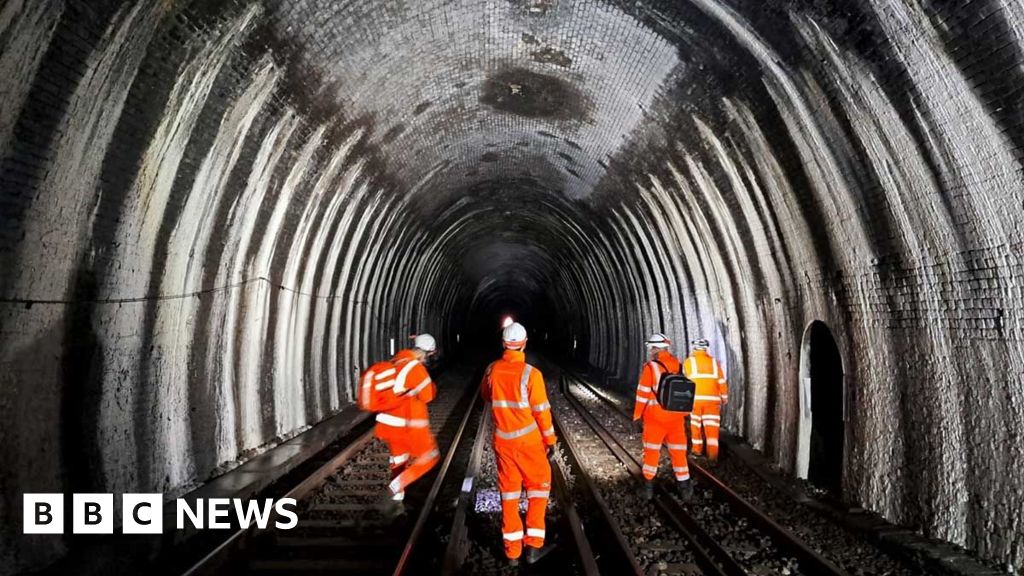 Southeastern trains diverted due to Blackheath tunnel closure