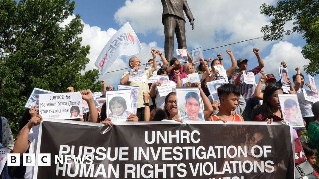 Philippines drugs war: UN votes to investigate killings - BBC News