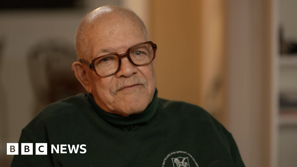 Col Paris Davis: Black Vietnam veteran to finally receive Medal of Honor