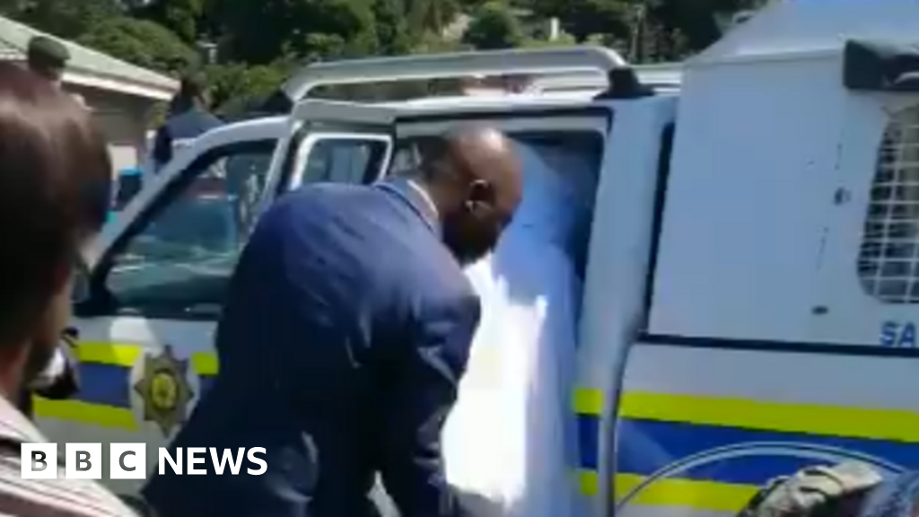 Coronavirus: South African bride and groom arrested over 'lockdown wedding'