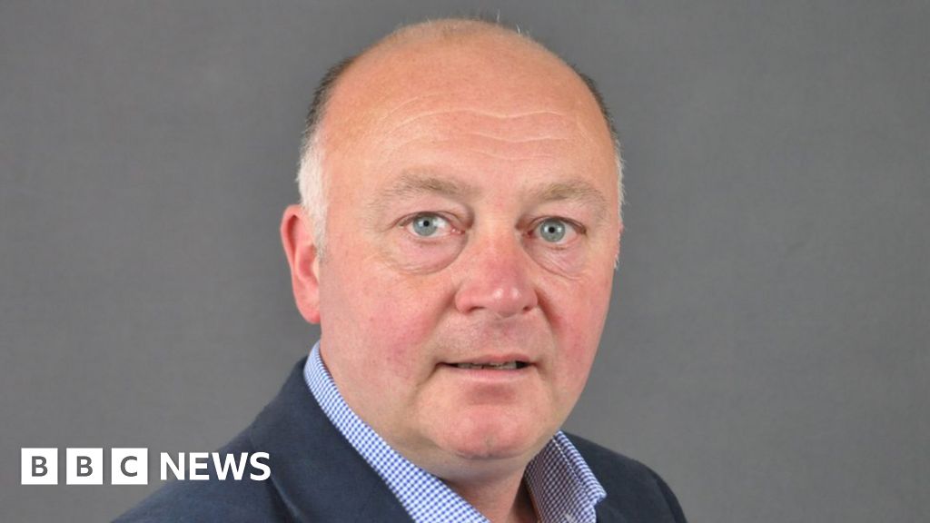 Bid to oust Scottish Borders council leader fails by single vote