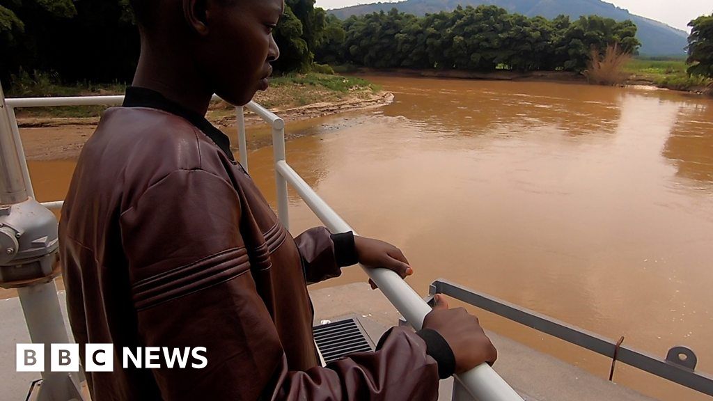 Project 17: One girl's quest for clean water in Rwanda - BBC News