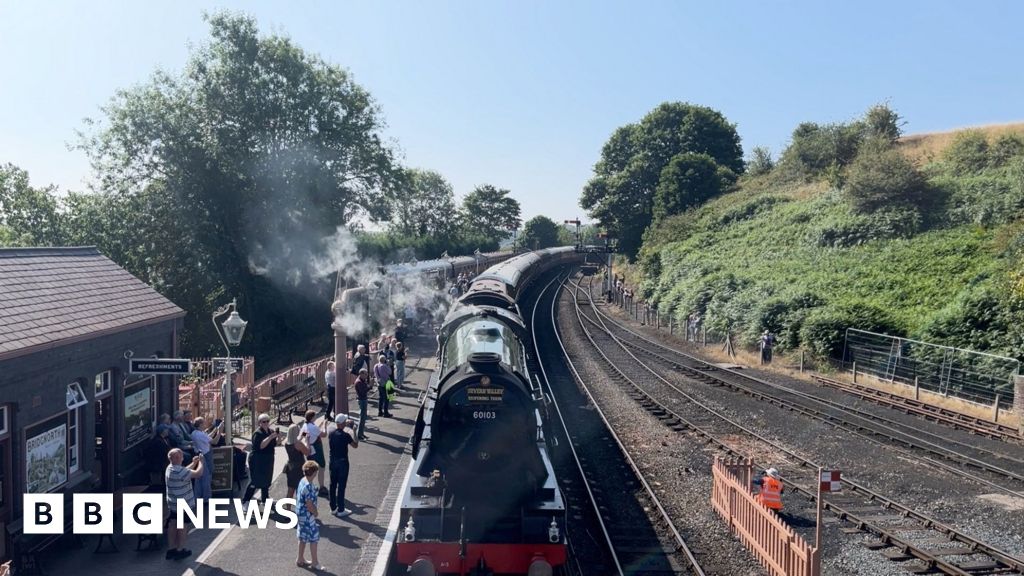 Flying Scotsman Reopens Severn Valley, Runs North Yorkshire Moors