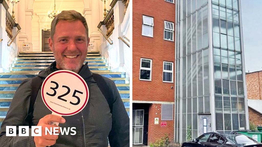 Simon Squibb / the building with the disused staircase