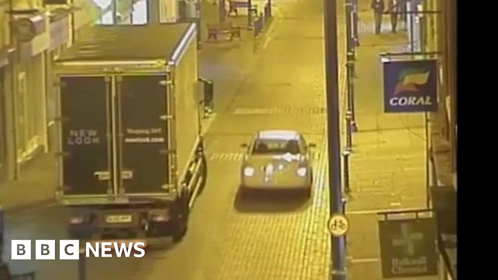 CCTV shows Porthcawl shelter crash BBC News