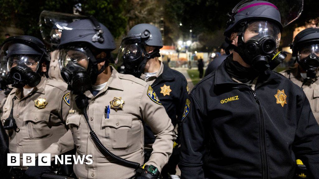 A rendőrség felszámolta a palesztinbarát tábort az UCLA-ban