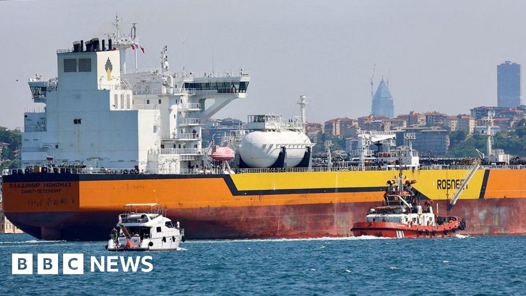 UK sanctions Russia’s oil giants over Ukraine war UK sanctions Russia’s oil giants over Ukraine war
