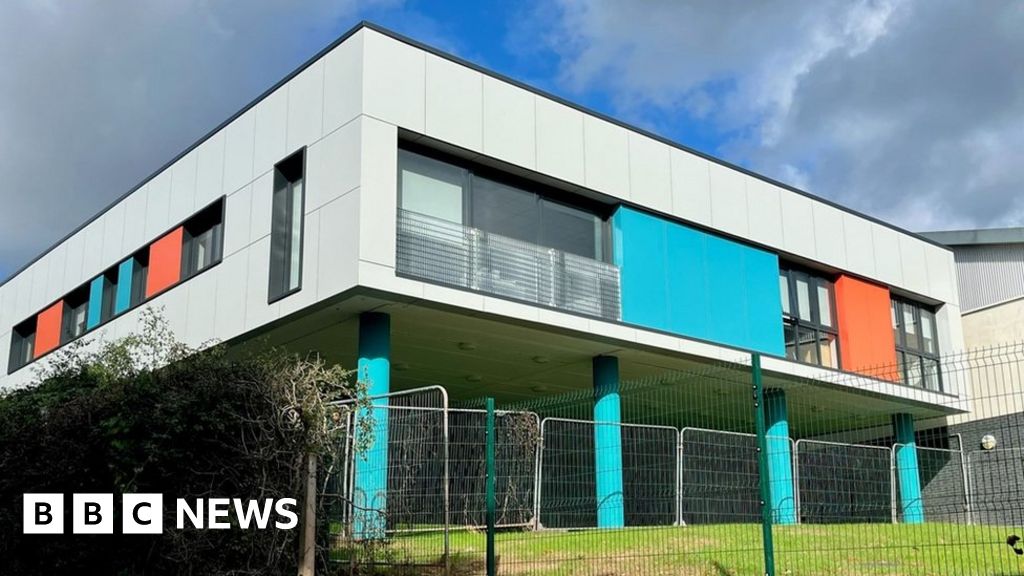 New £1.5m Mayfield School extension opens BBC News