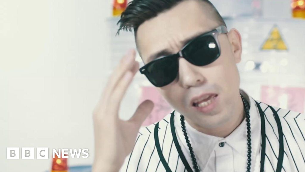 The Uighur pop singer trying to build bridges - BBC News