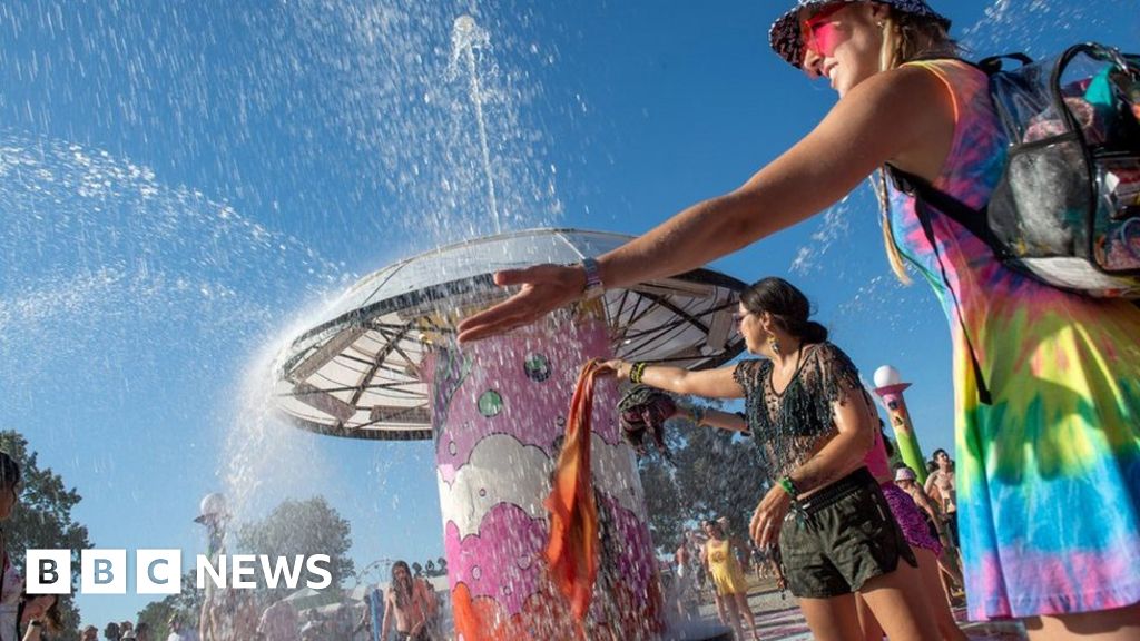 In pictures: Americans cool down in heatwave