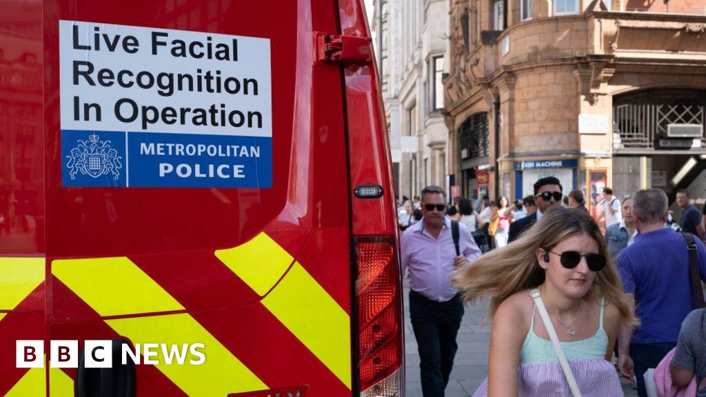 Met urged to scrap Carnival facial recognition plan