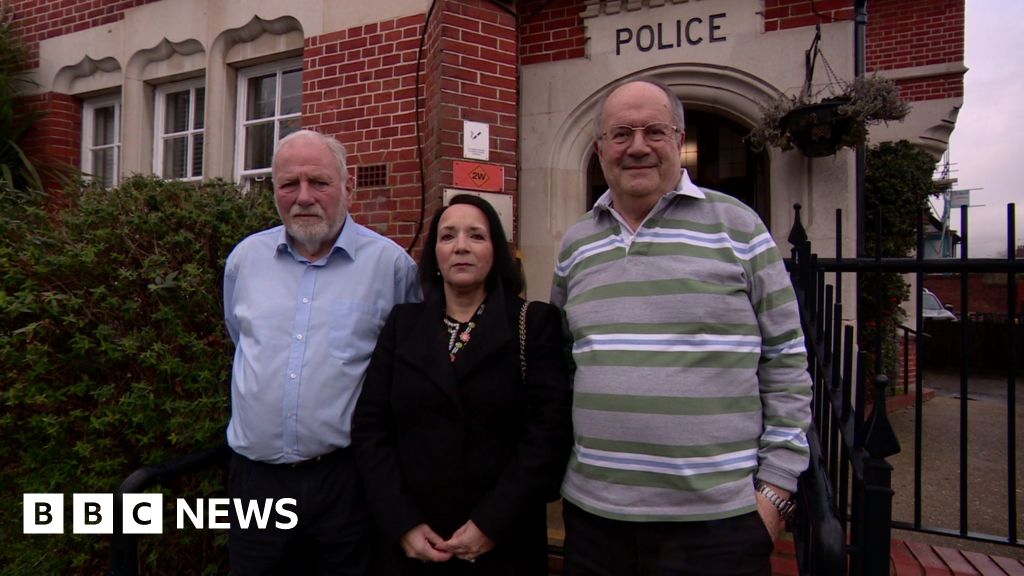 Last-ditch call to save police front counters