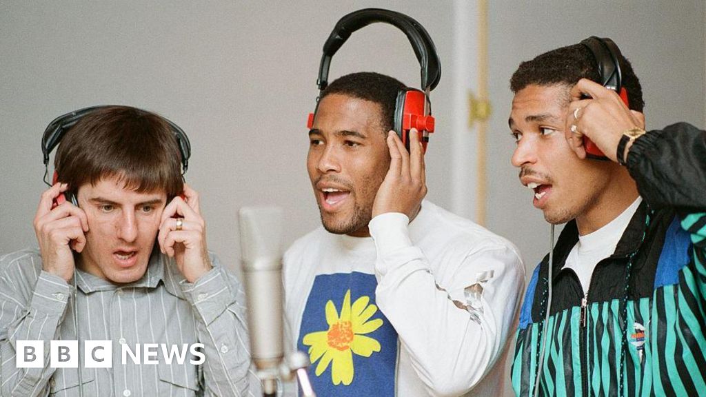 Olé, olé, olé, olé - What makes a memorable World Cup song?