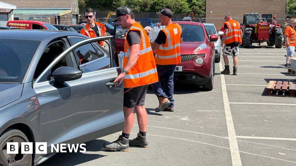 Customers asked to boil tap water during heatwave after pipe burst to be compensated
