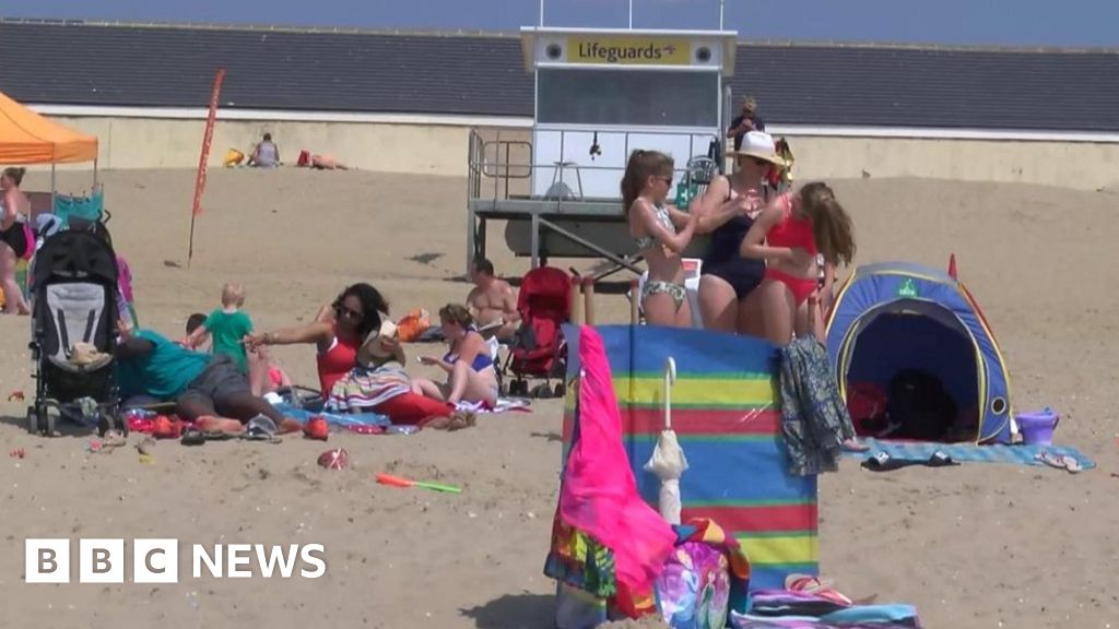 Rnli Tips For Staying Safe On The Beach Bbc News