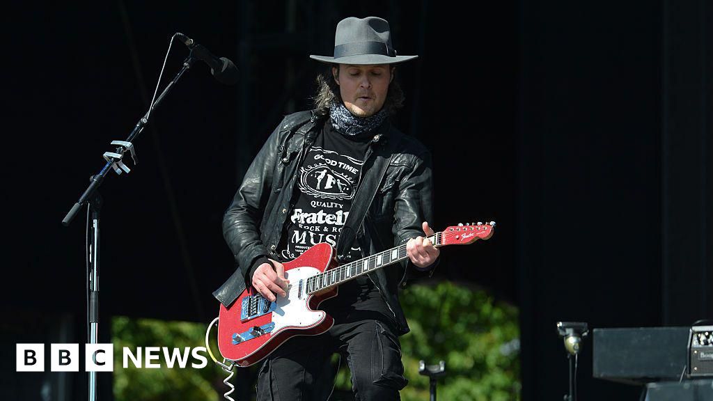 TRNSMT fans shake off Scotland loss in sun-soaked Fratellis sing-a-long