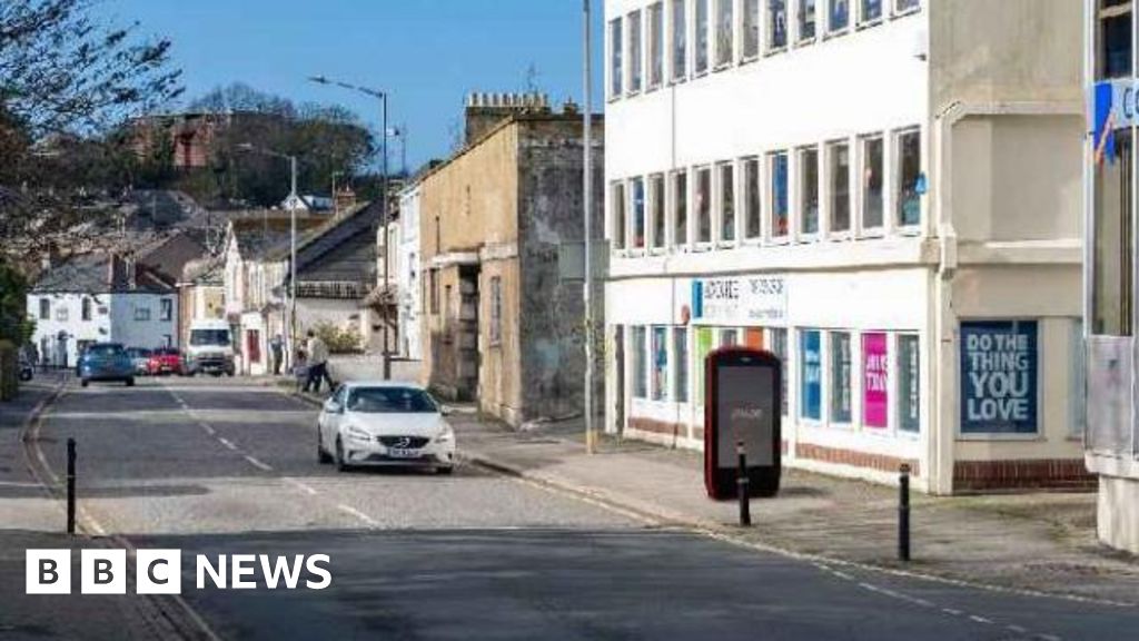 Cornwall's capital to get 'giant smartphones' on streets